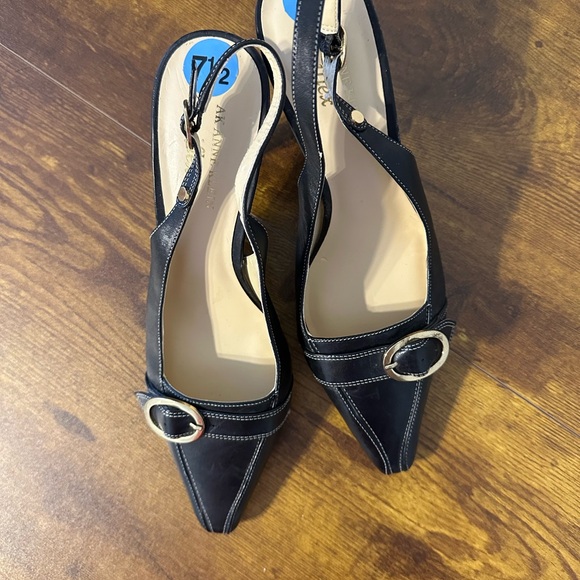 AK Anne Klein iflex Black Slingback Heels - Picture 5 of 5